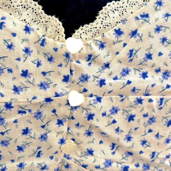 Kirious Floral Lace Trim Top - Picture 6 of 7